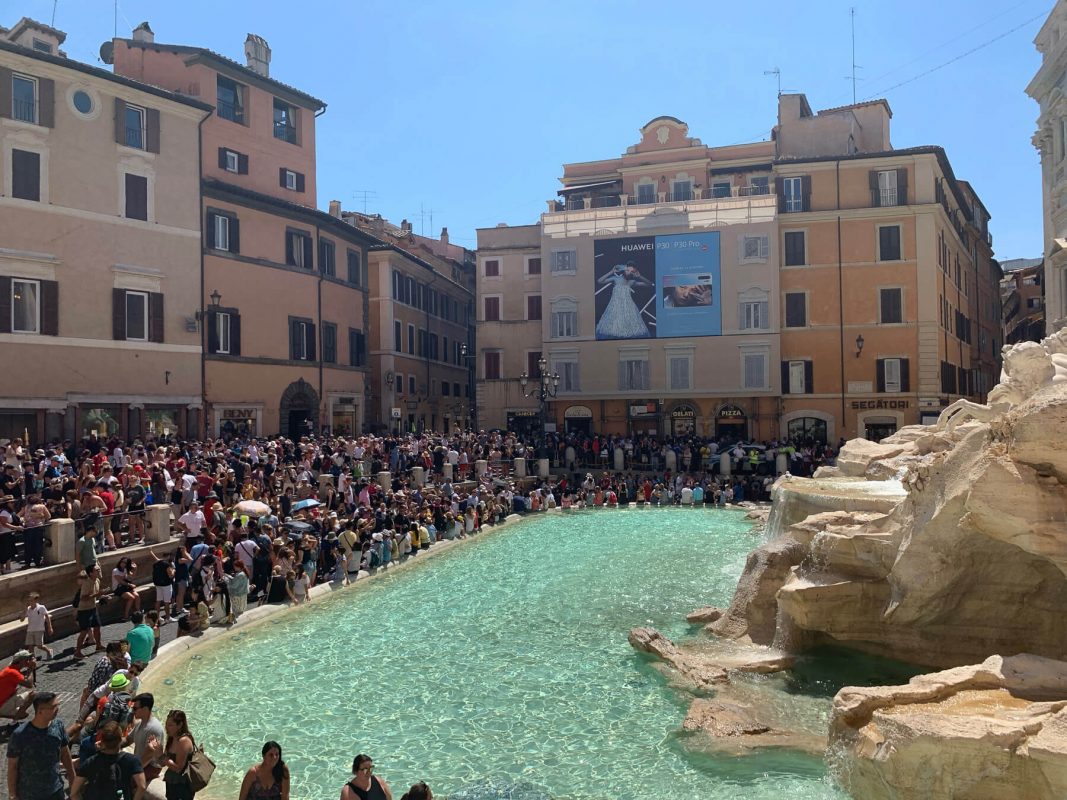 Overview of the crowds looking at the Trevi Fountain