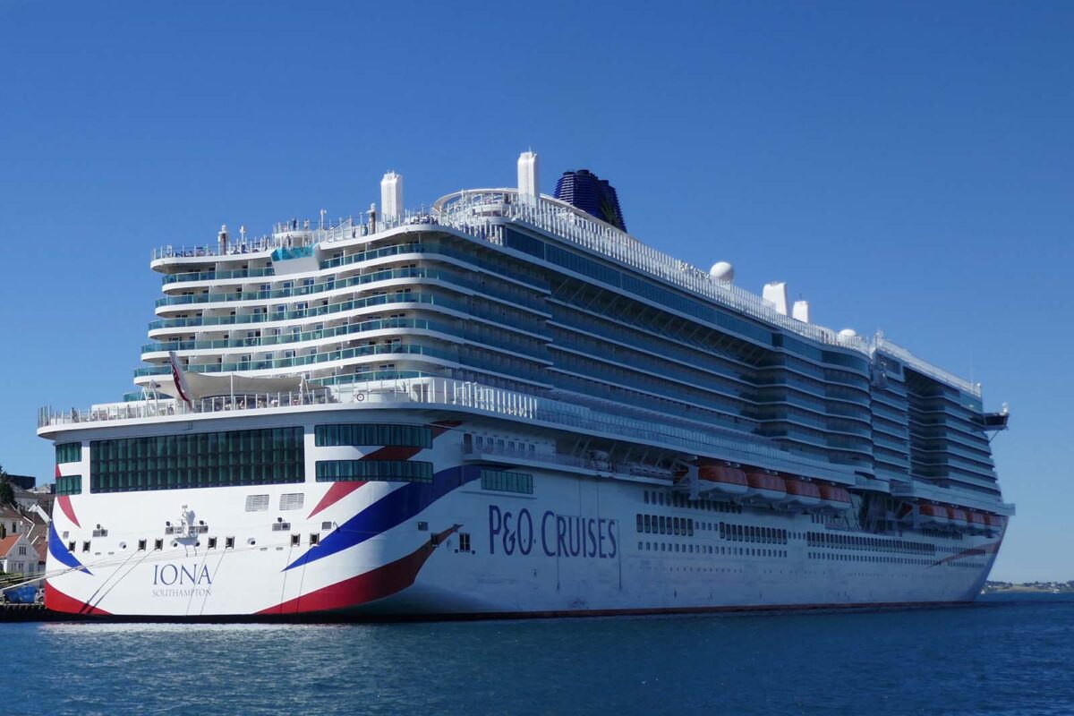 image of large P&O cruise ship with clear blue sky as background